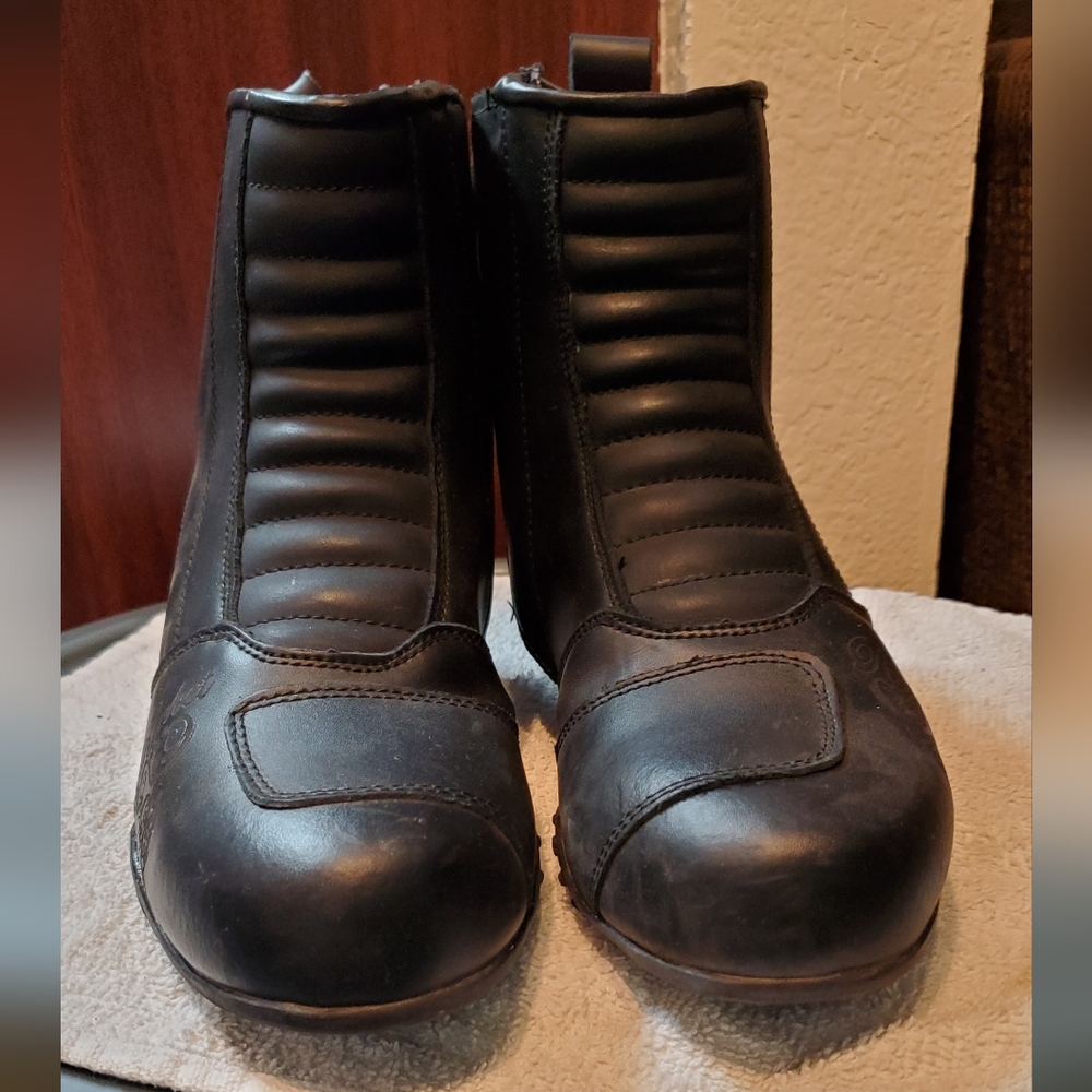 Riding motorcycle boots
